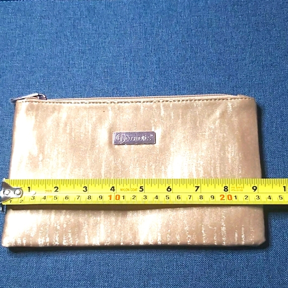 Cosmetics bag. - Picture 3 of 4